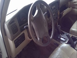 1999 TOYOTA LAND CRUISER, WHITE, 4.7L, AT, 4WD.   Z25225